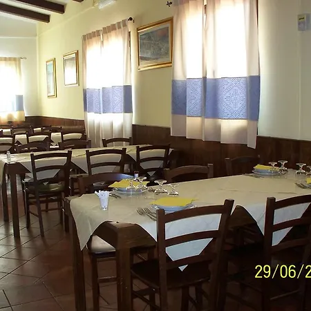 فندق مبيت وإفطار Casteldoria 3*